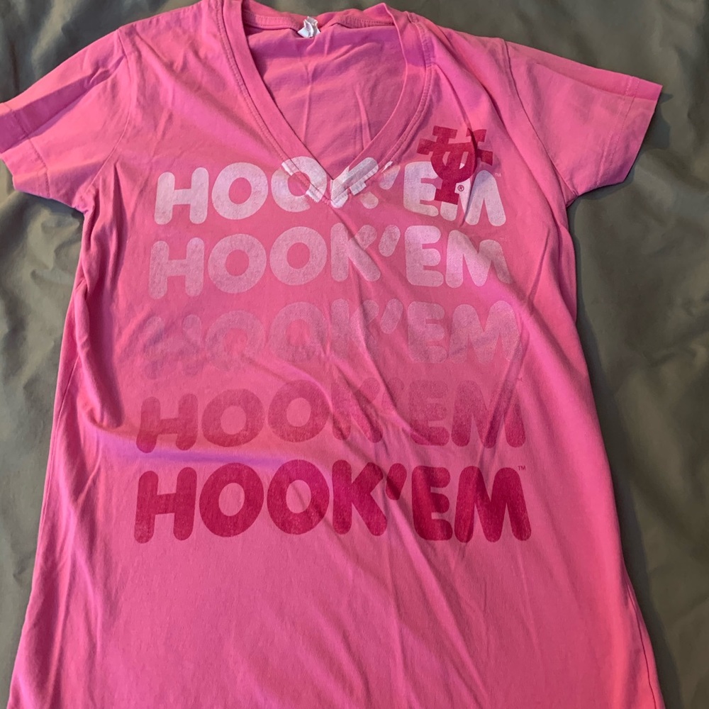 Pink Hook em Horns t-shirt